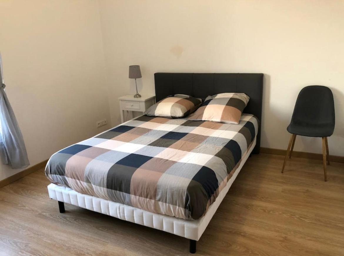 Grand logement à 300 mètres de la gare Mantes-la-Jolie Extérieur photo